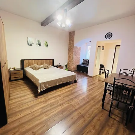 в центре! книжный рынок! *